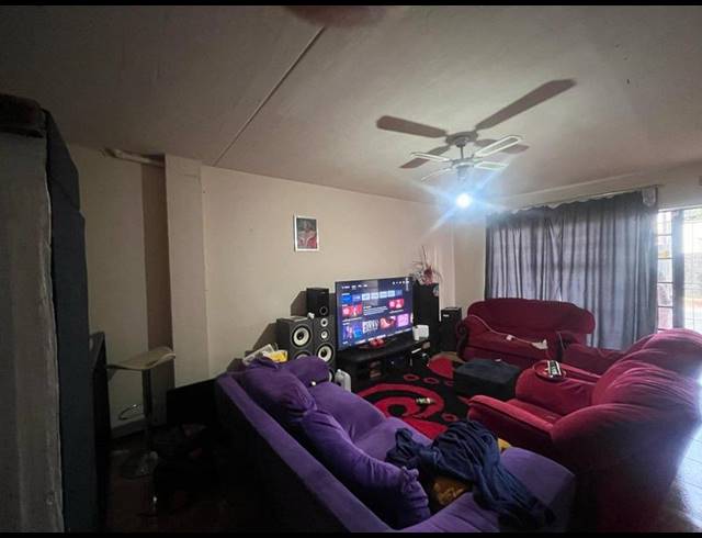 3 BEDROOM APARTMENT FOR SALE IN WEST TURFFONTEIN